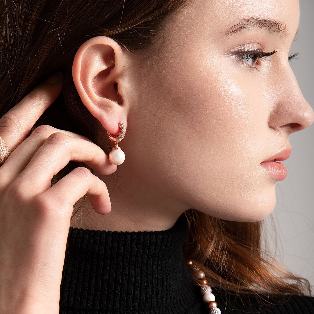 TROVE Dangly Pearl Earring